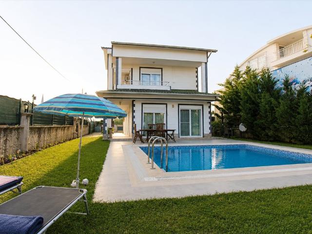 Luksusowa Willa z Basenem i Ogrodem w Kadriye, Antalya