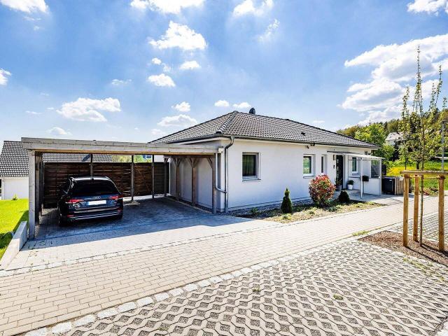 Willkommen Zuhause! Wunderschöner Bungalow in ruhiger Ortsrandlage