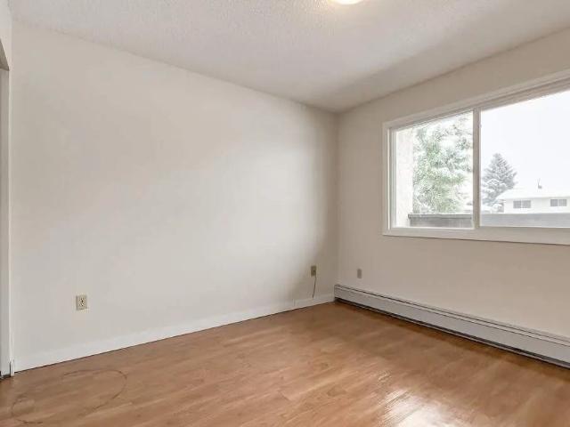 William Manor 2 Bedroom Apartment for Rent at 2399 Southview Dr Se, Medicine Hat, AB T1B 1R1 Southview