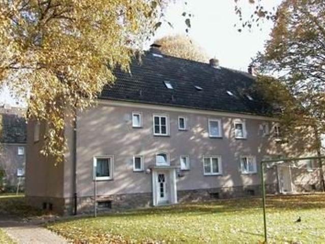 Wir renovieren: schicke 2 Zimmer Wohnung mit Balkon und neuem Laminat in Wetter Altwetter!