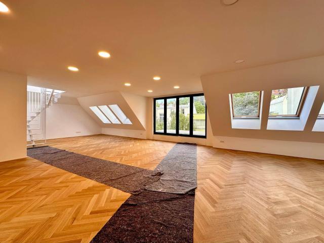 Wirklich sehenswert! Ruhige gartenseitige 181 m² Dachgeschoßwohnung auf einer Ebene mit Terrasse auf Wohnebene+100 m² Gründachterrasse