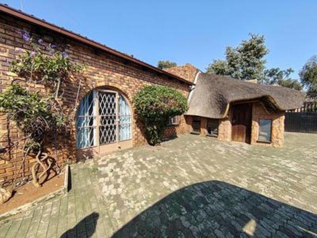 witfield 5 bedroom home