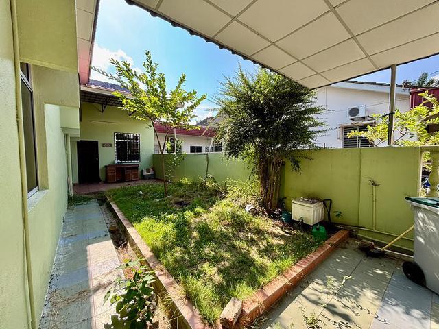 With extension Single Storey Semi D Taman Ros suitable for family