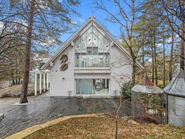 Wo die Seele ihr Zuhause findet: Ein Kunstwerk zwischen Wald und Wien