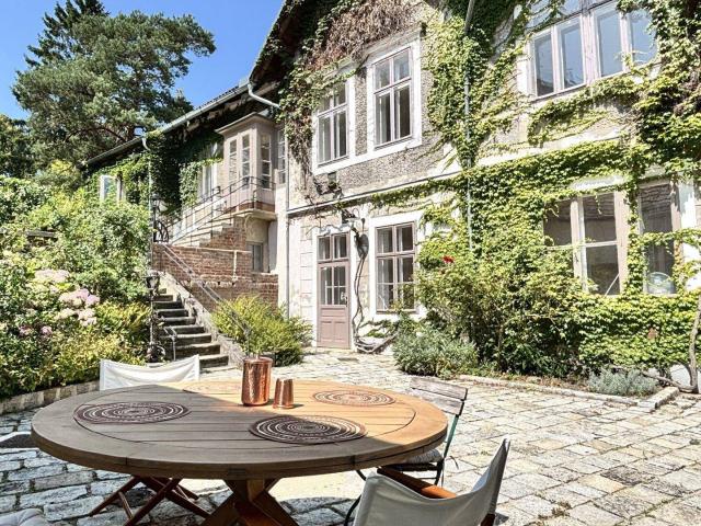 Wo Geschichte lebendig wird Romantische Villa mit Park