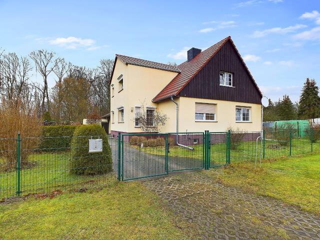 Wo Ideen Wurzeln schlagen: Ihr Zuhause mit riesigem Grundstück!