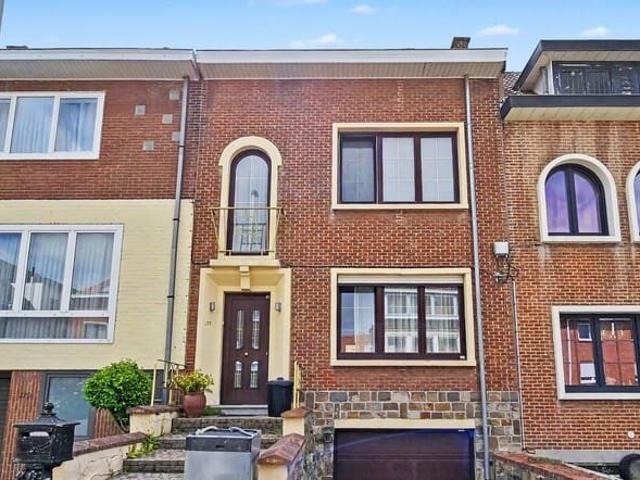 Wonderful house with garage & south east facing garden