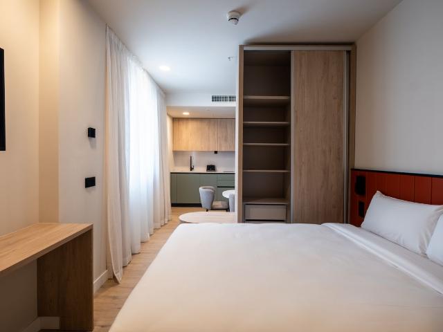Wonderful suite in vibrant neighborhood with terrace, Madrid Amsterdam Apartments for Rent