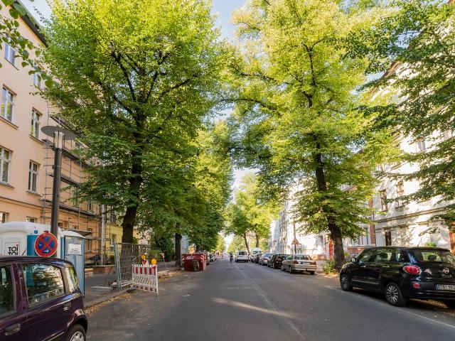 Wonderful quiet and lightflouded 2 room flat in Weißensee, Berlin Amsterdam Apartments for Rent