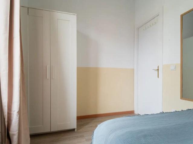 Wonderful room with A/C in shared apartment, Chamberí