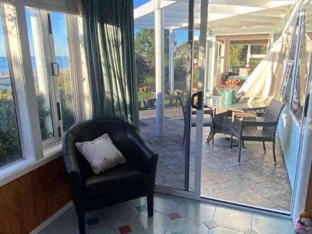 Wonderful Westshore, stunningly situated