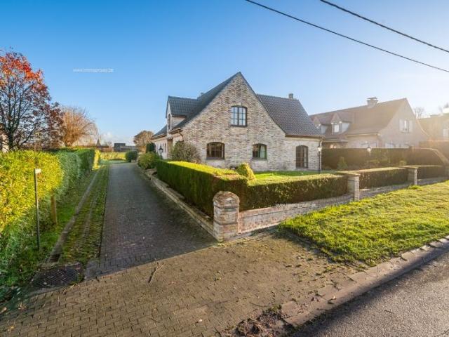 Wonen in stijl: ruime villa in rustige straat met 4 slaapkamers!