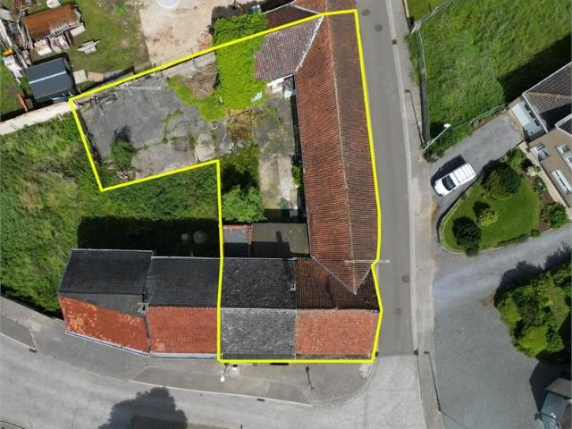Woning 3 slpk met loods/stal + tuin op 5,7 are