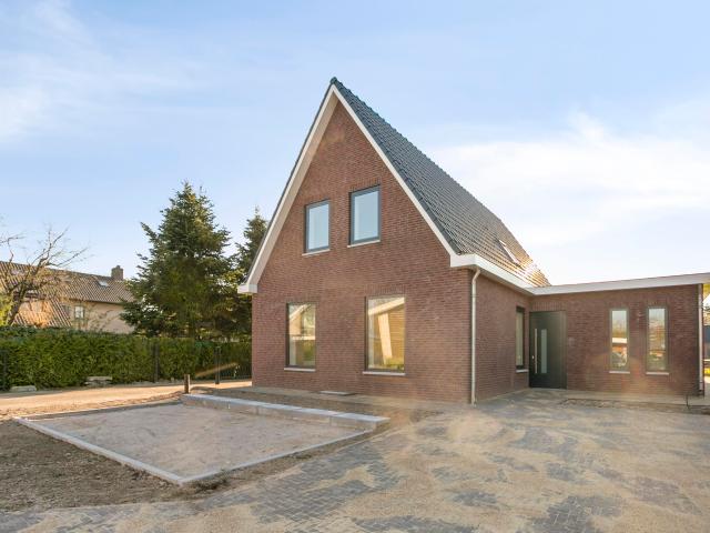 Woning aan de Oude Baan te Haaren
