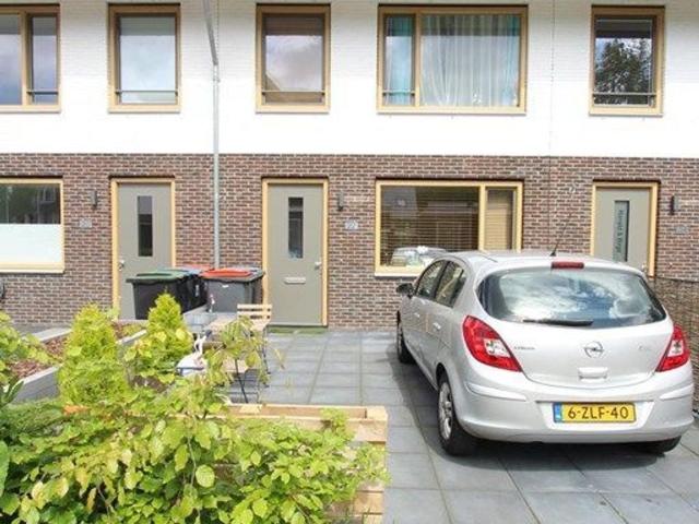 Woning aan de Clara Egginklaan te Uithoorn