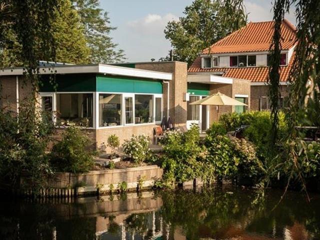 Woning aan de Koninginnelaan te Rozenburg