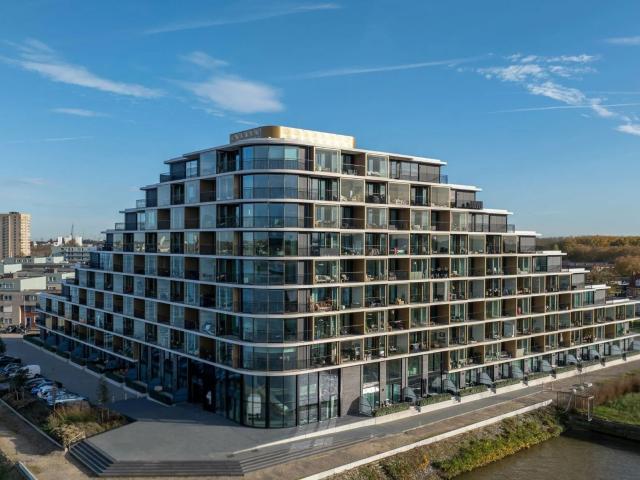 Woning aan de Pampuskade te Rotterdam