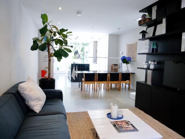 Woning aan de Slatuinenweg te Amsterdam