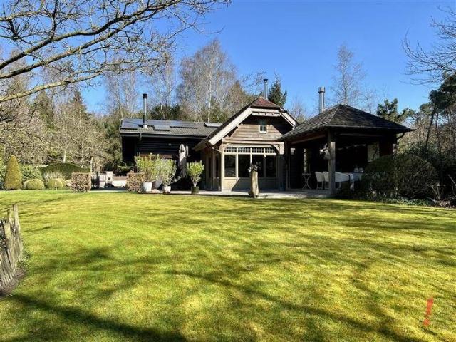 Woning in houtskeletbouw op een perceel van 3296 m2, een oas