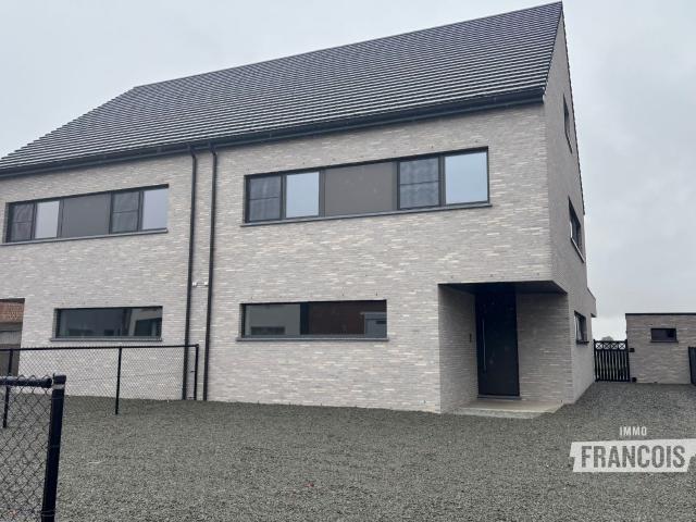 Woning in Steenhuize wijnhuize