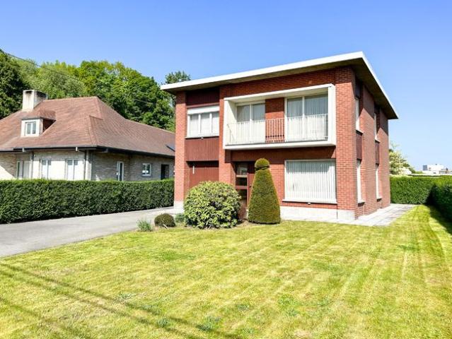Woning op ruim perceel 1240m², Torhout