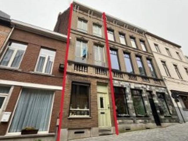 WONING MET3 SLAAPKAMERS EN 2 BADKAMERS IN CENTRUM