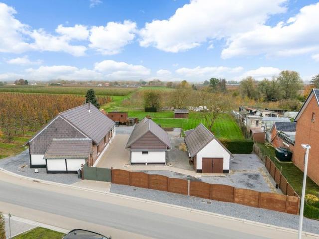 Woning met mogelijkheid tot verkaveling bouwgrond voor op.