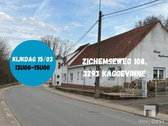 Woning met grote garage en stalling