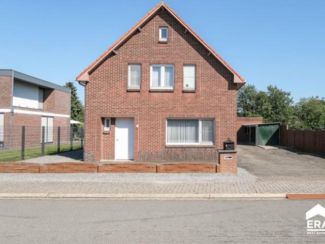 Woning met potentieel, rustig gelegen in doodlopende straat