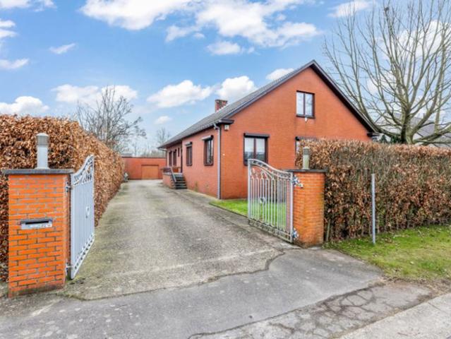 Woning met ruim atelier van 200m2 te Diepenbeek