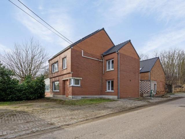 Woning met studio &  appartement te koop in Bekkevoort