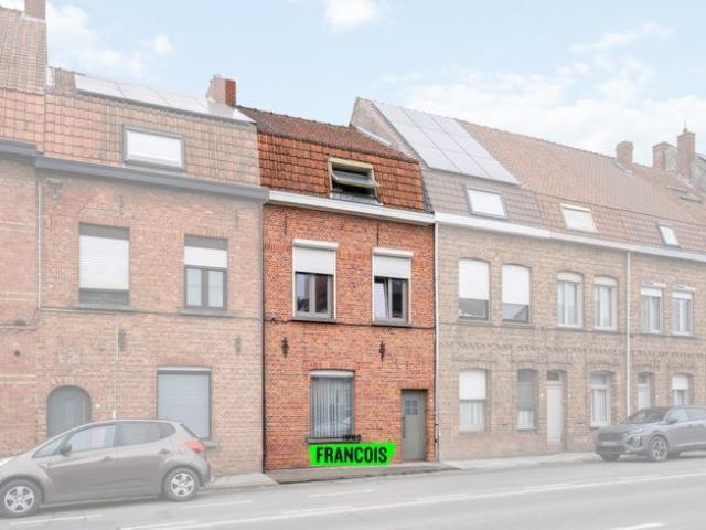 Woning met tuin en garage in het centrum van Ieper