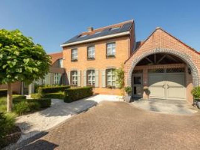 Woning met aanliggende kantoor /praktijkruimte