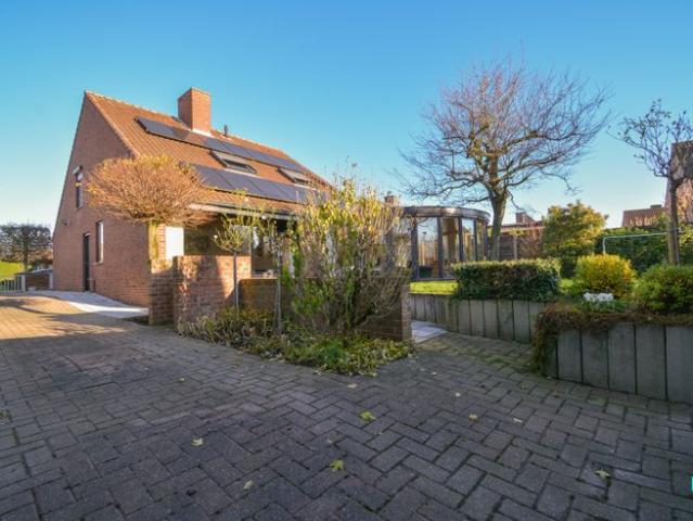Woning met vier slaapkamers én twee garages te Kachtem