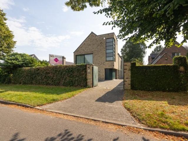 Woning met zorgwoning. kantoor of praktijkruimte + 115.