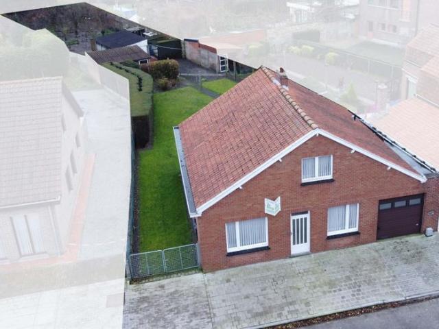 Woning met 2 slaapkamers en diepe tuin te Koekelare