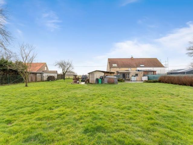 Woning met 3 slaapkamers en tuin te Leke