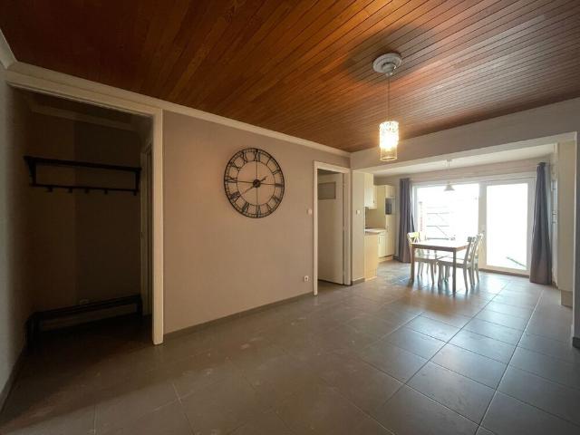 Woning met 3 slaapkamers en zeer ruime tuin in hartje Kortemark