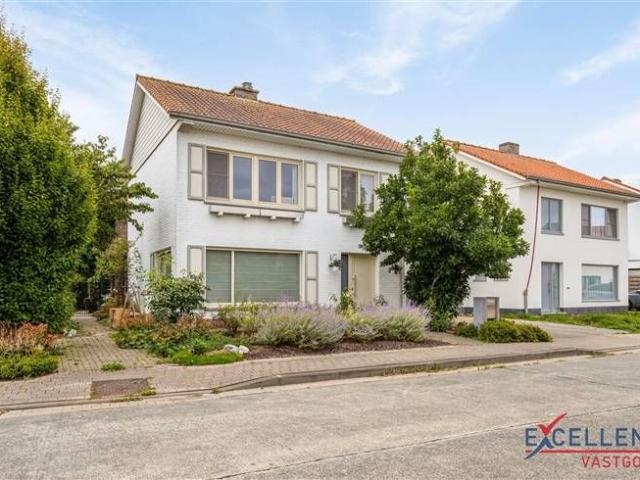 Woning met 3 slaapkamers, ruime tuin en garage