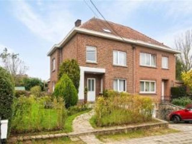 Woning met 4 slaapkamers, garage en tuin