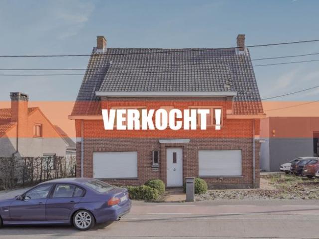 Woning met 4 slaapkamers en prachtig ingericht bijgebouw.