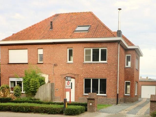 Woning met 4 slpk, tuin met terras en garage voor 1.175 E.