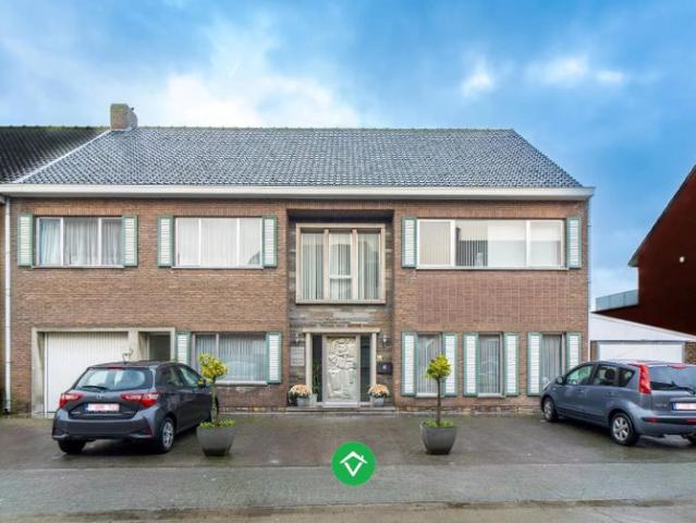 Woning met 6 slaapkamers en praktijkruimte in het centrum v