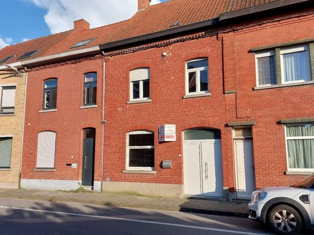 Woning nabij het centrum met 3 slaapkamers + magazijn