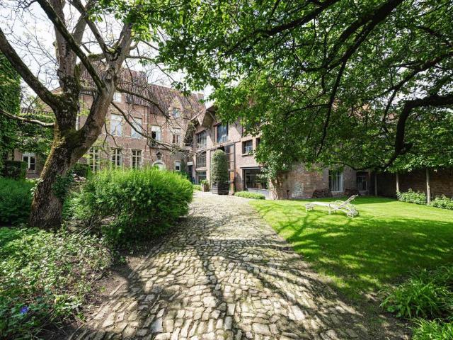 Woning te koop voor 2200000 euro met 4 slaapkamers