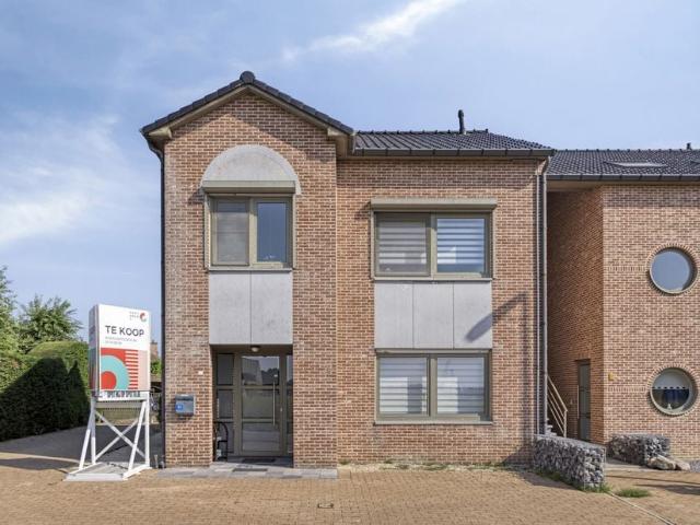 Woning te koop voor 375000 euro met 4 slaapkamers
