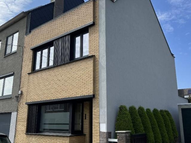 Woning te koop voor 444000 euro met 4 slaapkamers