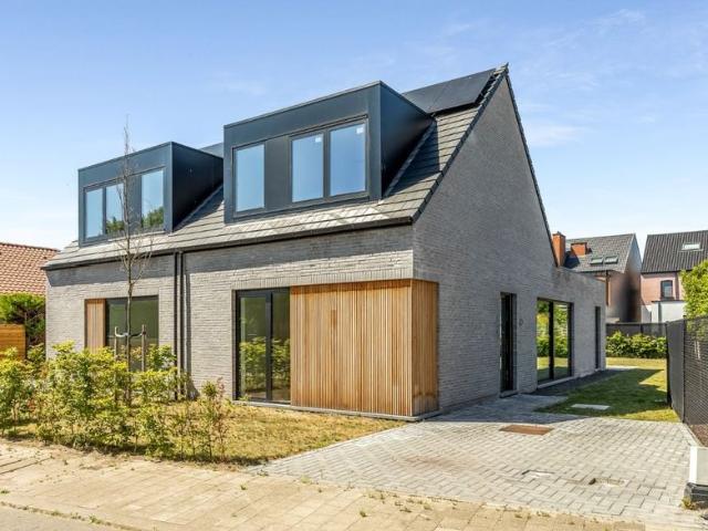 Woning te koop voor 449000 euro met 3 slaapkamers