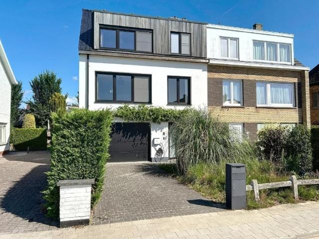 Woning te koop voor 489000 euro met 4 slaapkamers