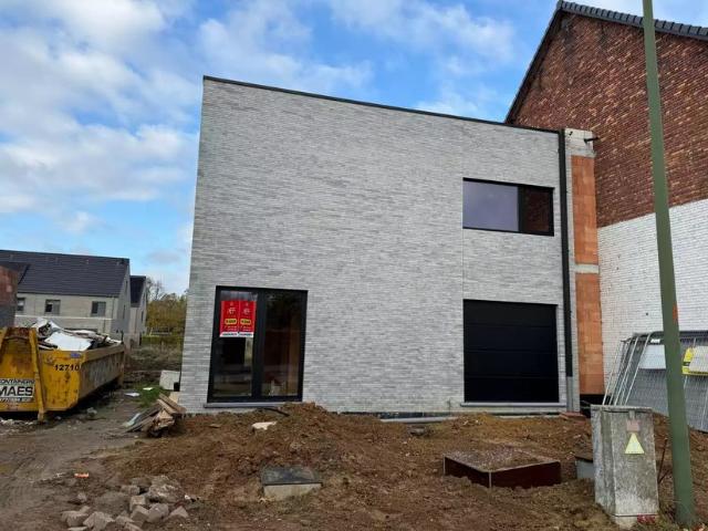 Woning te koop voor 570000 euro met 4 slaapkamers